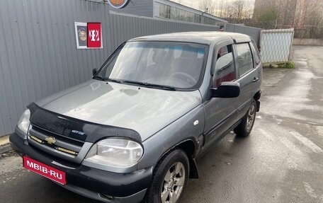Chevrolet Niva I рестайлинг, 2005 год, 270 000 рублей, 1 фотография