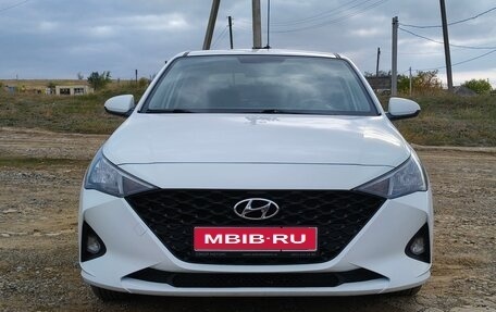 Hyundai Solaris II рестайлинг, 2021 год, 1 680 000 рублей, 1 фотография