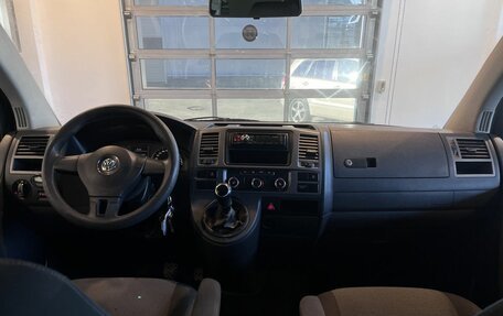 Volkswagen Caravelle T5, 2012 год, 2 046 000 рублей, 9 фотография