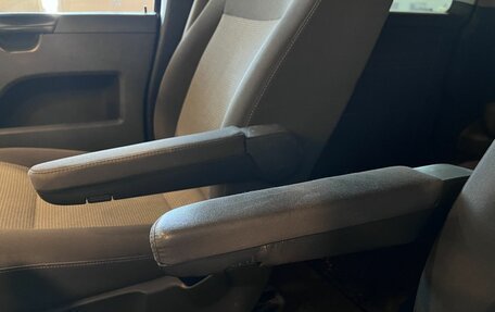 Volkswagen Caravelle T5, 2012 год, 2 046 000 рублей, 28 фотография