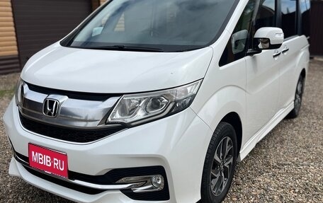 Honda Stepwgn IV рестайлинг, 2015 год, 1 720 000 рублей, 1 фотография