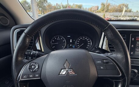 Mitsubishi Outlander III рестайлинг 3, 2020 год, 2 350 000 рублей, 12 фотография