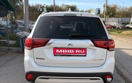 Mitsubishi Outlander III рестайлинг 3, 2020 год, 2 350 000 рублей, 6 фотография
