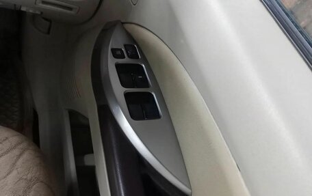 Mitsubishi Grandis, 2003 год, 700 000 рублей, 9 фотография