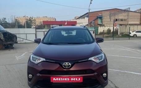 Toyota RAV4, 2017 год, 1 790 000 рублей, 2 фотография