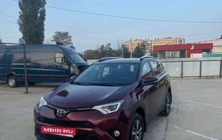 Toyota RAV4, 2017 год, 1 790 000 рублей, 3 фотография