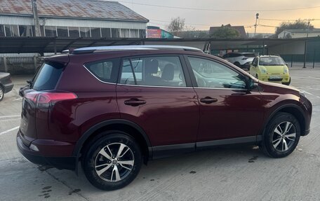 Toyota RAV4, 2017 год, 1 790 000 рублей, 10 фотография