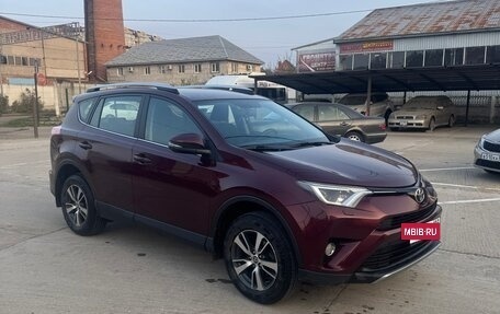 Toyota RAV4, 2017 год, 1 790 000 рублей, 12 фотография