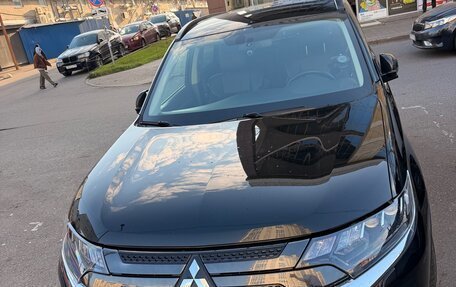 Mitsubishi Outlander III рестайлинг 3, 2022 год, 3 200 000 рублей, 1 фотография