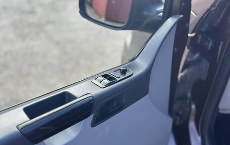 Volkswagen Caravelle T5, 2012 год, 1 490 000 рублей, 13 фотография