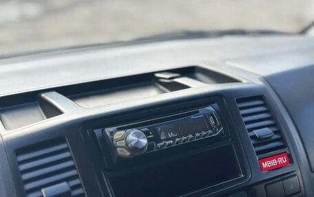Volkswagen Caravelle T5, 2012 год, 1 490 000 рублей, 18 фотография