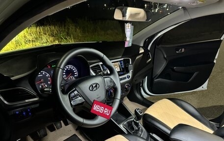 Hyundai Solaris II рестайлинг, 2017 год, 1 200 000 рублей, 5 фотография