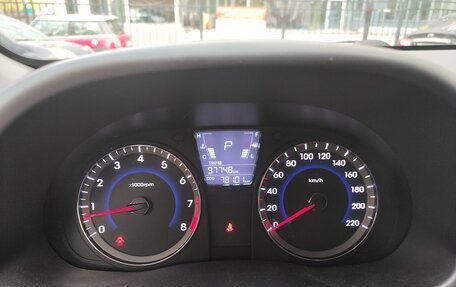 Hyundai Solaris II рестайлинг, 2012 год, 750 000 рублей, 8 фотография