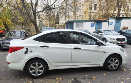 Hyundai Solaris II рестайлинг, 2012 год, 750 000 рублей, 12 фотография