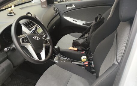 Hyundai Solaris II рестайлинг, 2012 год, 750 000 рублей, 11 фотография