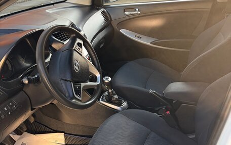 Hyundai Solaris II рестайлинг, 2013 год, 740 000 рублей, 6 фотография