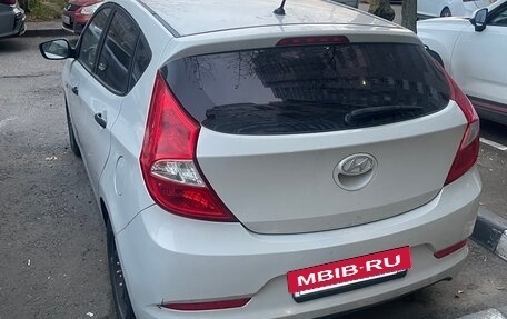 Hyundai Solaris II рестайлинг, 2015 год, 740 000 рублей, 2 фотография