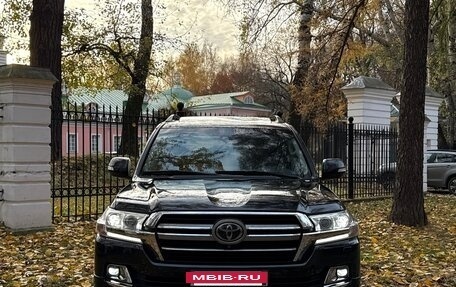 Toyota Land Cruiser 200, 2018 год, 6 999 999 рублей, 2 фотография