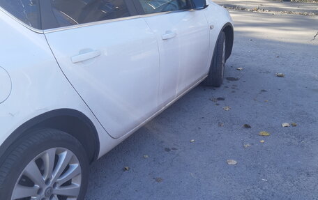Opel Astra J, 2011 год, 650 000 рублей, 1 фотография