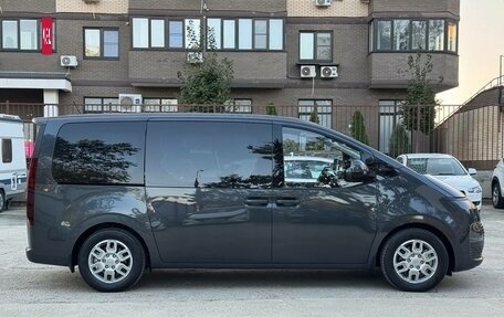 Hyundai Staria, 2022 год, 3 980 000 рублей, 4 фотография