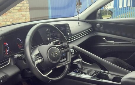 Hyundai Elantra, 2021 год, 1 950 000 рублей, 10 фотография