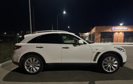 Infiniti QX70, 2014 год, 1 900 000 рублей, 3 фотография