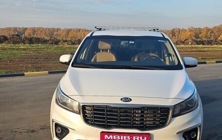 KIA Carnival III, 2019 год, 2 300 000 рублей, 1 фотография