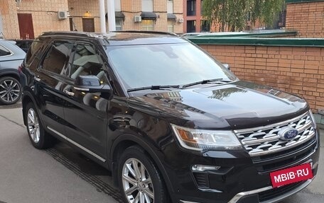 Ford Explorer V рестайлинг, 2019 год, 3 290 000 рублей, 2 фотография