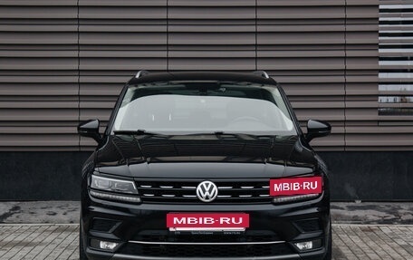 Volkswagen Tiguan II, 2018 год, 2 750 000 рублей, 2 фотография