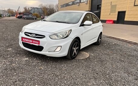 Hyundai Solaris II рестайлинг, 2013 год, 700 000 рублей, 2 фотография