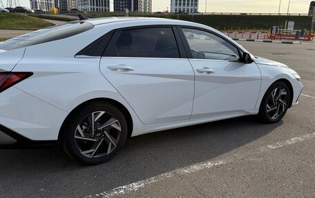Hyundai Elantra, 2024 год, 1 950 000 рублей, 5 фотография