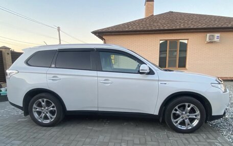 Mitsubishi Outlander III рестайлинг 3, 2014 год, 1 420 000 рублей, 1 фотография