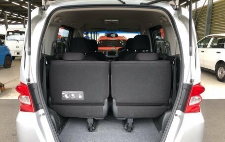 Honda Freed I, 2010 год, 865 000 рублей, 14 фотография