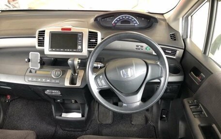 Honda Freed I, 2010 год, 865 000 рублей, 16 фотография