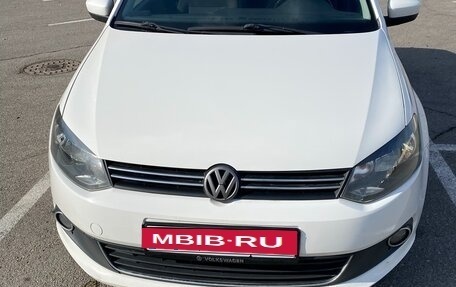 Volkswagen Polo VI (EU Market), 2013 год, 825 000 рублей, 2 фотография