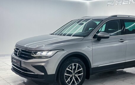 Volkswagen Tiguan II, 2020 год, 2 449 000 рублей, 3 фотография