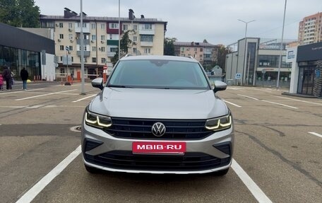 Volkswagen Tiguan II, 2021 год, 2 850 000 рублей, 1 фотография