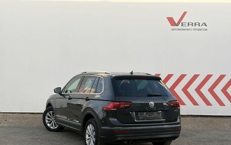 Volkswagen Tiguan II, 2018 год, 2 550 000 рублей, 3 фотография