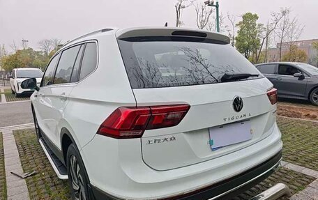 Volkswagen Tiguan II, 2022 год, 2 639 000 рублей, 3 фотография