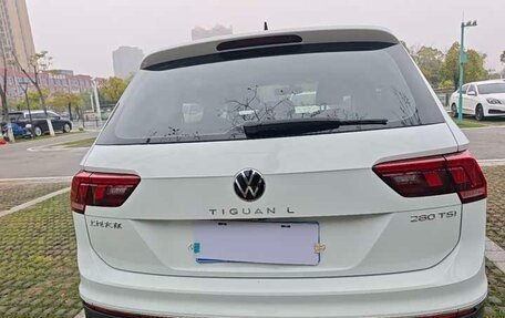 Volkswagen Tiguan II, 2022 год, 2 639 000 рублей, 4 фотография