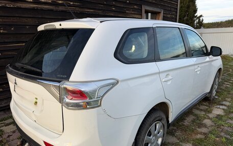 Mitsubishi Outlander III рестайлинг 3, 2013 год, 1 399 000 рублей, 3 фотография