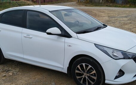 Hyundai Solaris II рестайлинг, 2021 год, 1 680 000 рублей, 2 фотография
