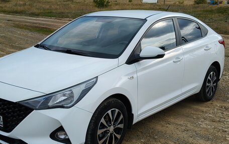 Hyundai Solaris II рестайлинг, 2021 год, 1 680 000 рублей, 3 фотография