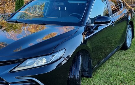 Toyota Camry, 2021 год, 2 250 000 рублей, 2 фотография