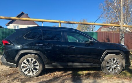 Toyota RAV4, 2019 год, 3 200 000 рублей, 3 фотография