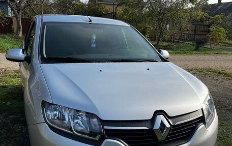 Renault Logan II, 2015 год, 800 000 рублей, 1 фотография
