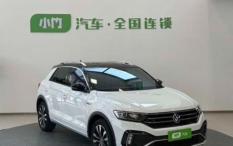 Volkswagen T-Roc I, 2023 год, 2 400 000 рублей, 3 фотография