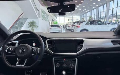 Volkswagen T-Roc I, 2023 год, 2 400 000 рублей, 12 фотография