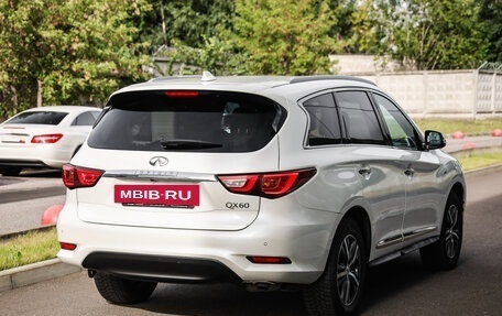 Infiniti QX60 I рестайлинг, 2017 год, 1 999 000 рублей, 6 фотография