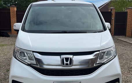 Honda Stepwgn IV рестайлинг, 2015 год, 1 720 000 рублей, 3 фотография